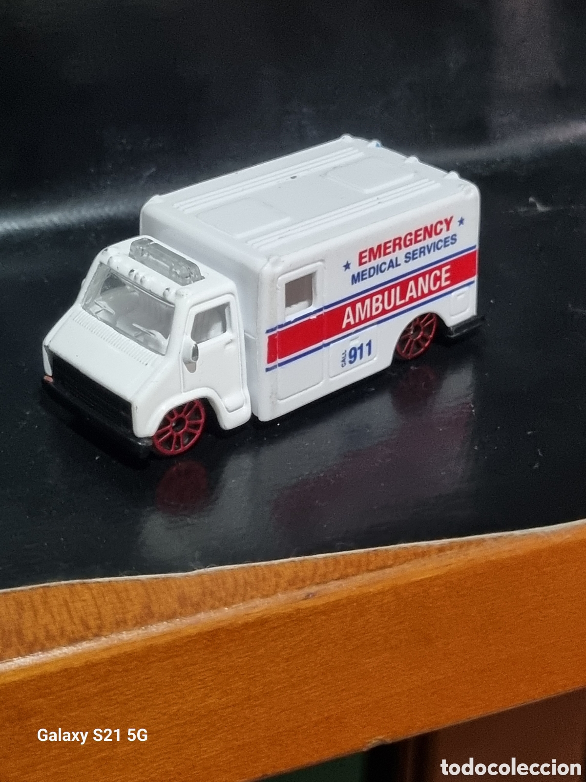Coches a escala: MAISTO AMBULANCIA - Foto 1