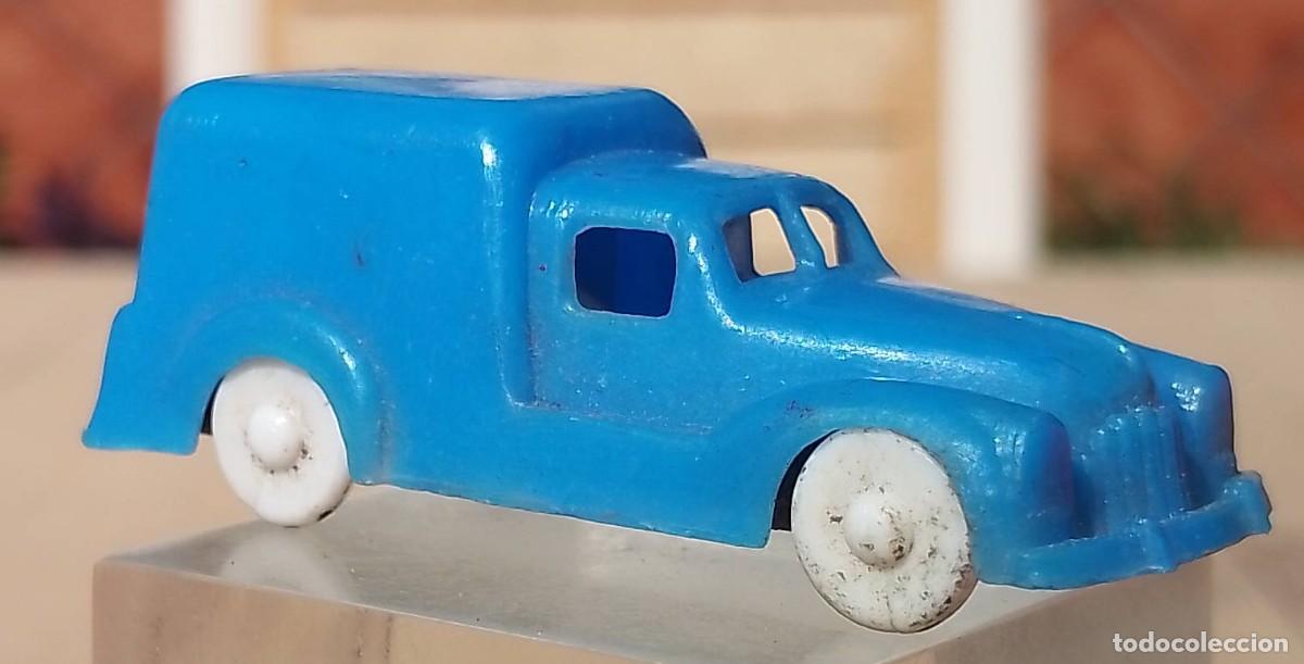 Coches a escala: Coche antiguo celuloide y chapa, &iquest;Norev? - Foto 1