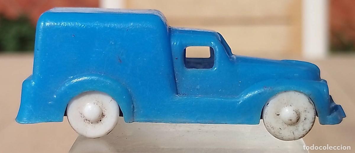 Coches a escala: Coche antiguo celuloide y chapa, &iquest;Norev? - Foto 3