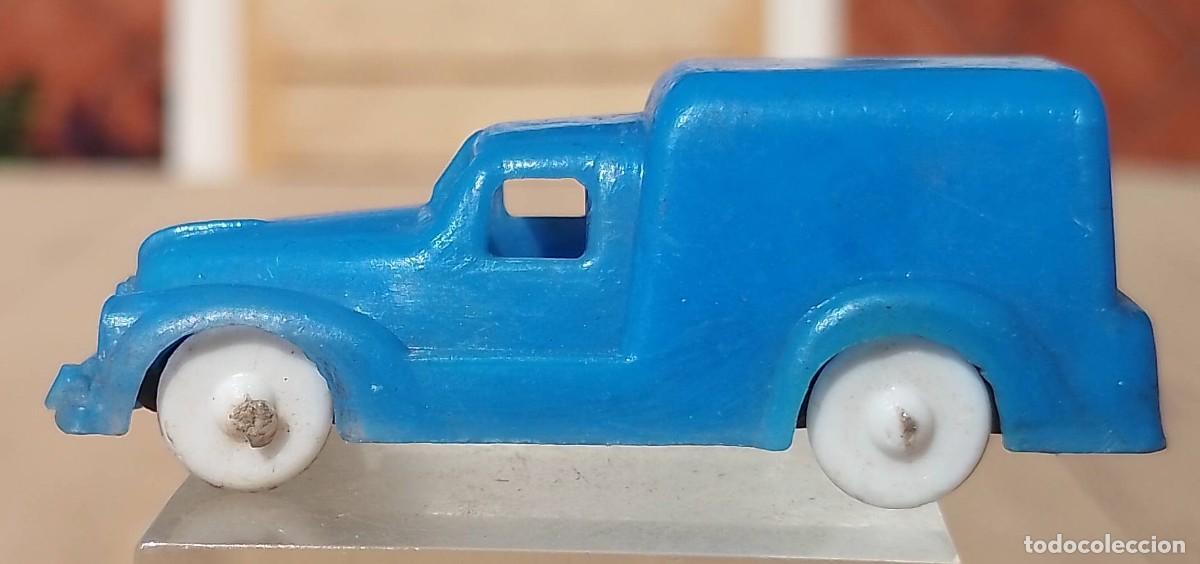 Coches a escala: Coche antiguo celuloide y chapa, &iquest;Norev? - Foto 5
