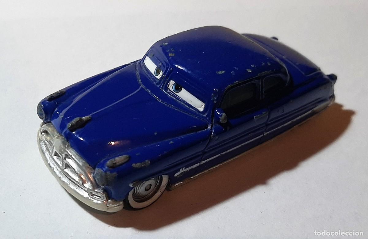 Auto in scala: Hudson Hornet..Disney/Pixar, coche r&eacute;plica de la pel&iacute;cula Cars. Met&aacute;lico Mattel escala 1:55