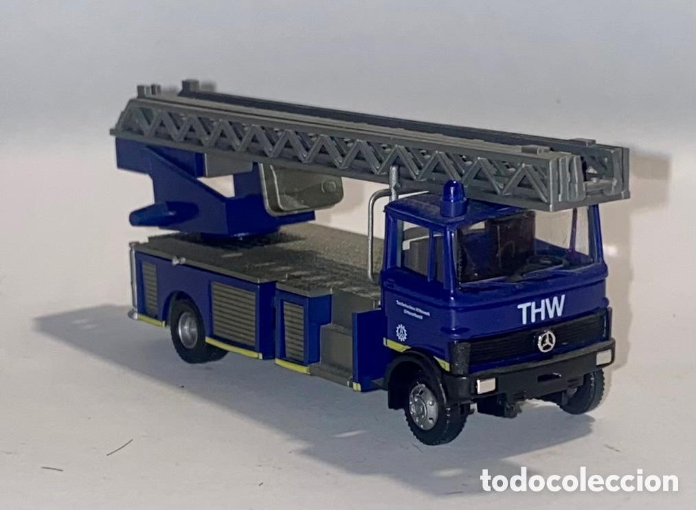 Carros em escala: Cami&oacute;n escalera Mercedes THW 1/87