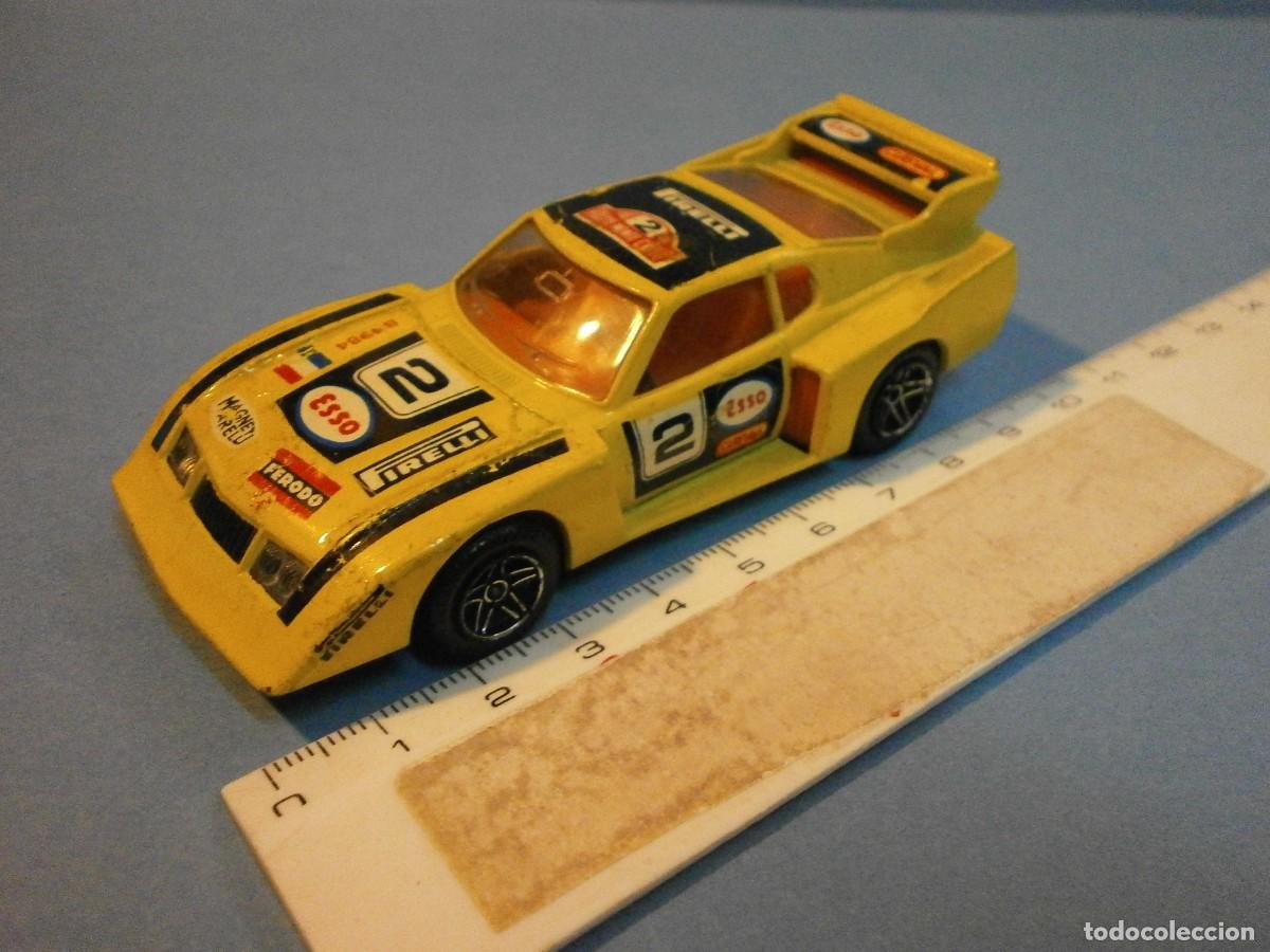 Coches a escala: antiguo coche guisval