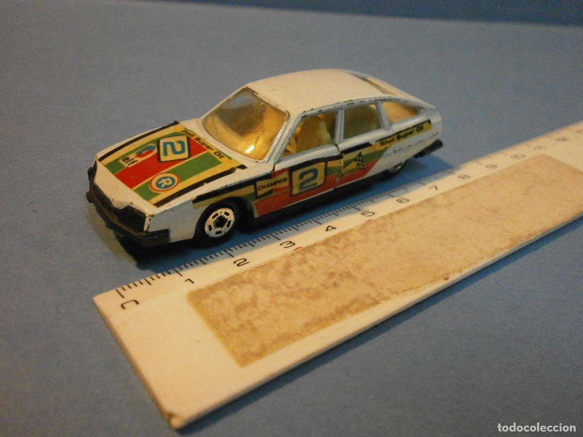 Carros em escala: antiguo coche marca mira