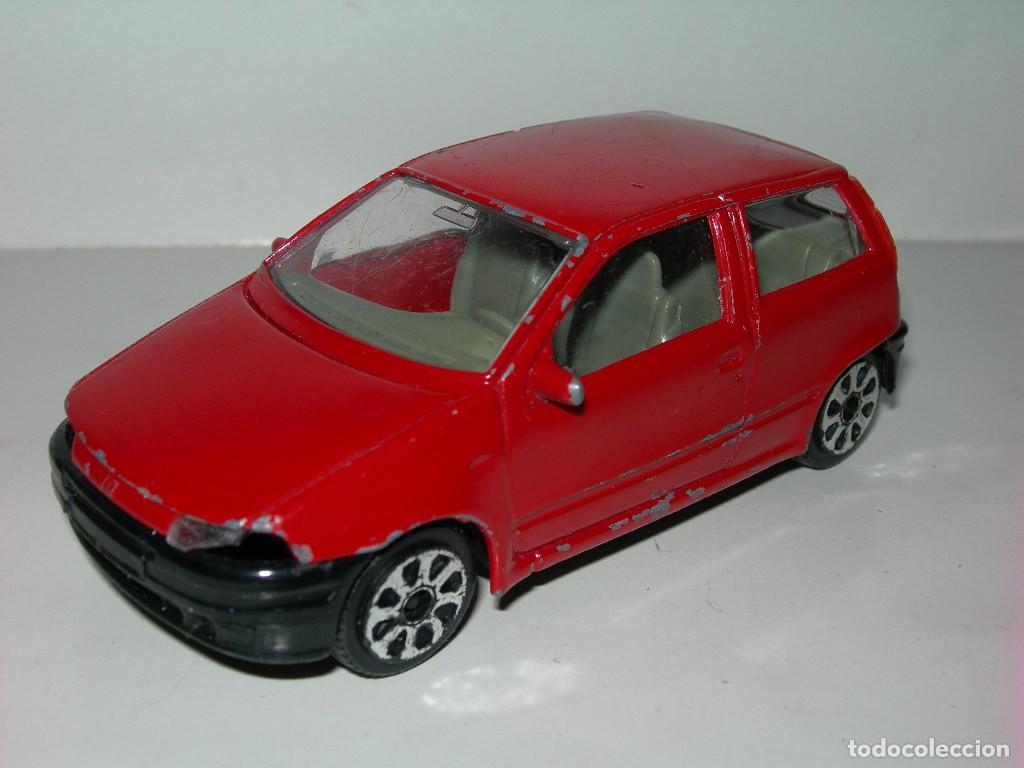 Coches a escala: COCHE DE METAL FIAT PUNTO ROJO - ESCALA 1/43 - FABRICADO POR BURAGO -