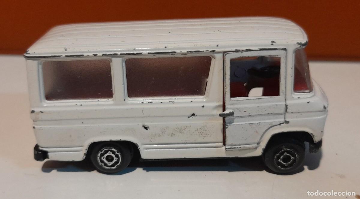 Coches a escala: FURGON MERCEDES BENZ ( GUISVAL )
