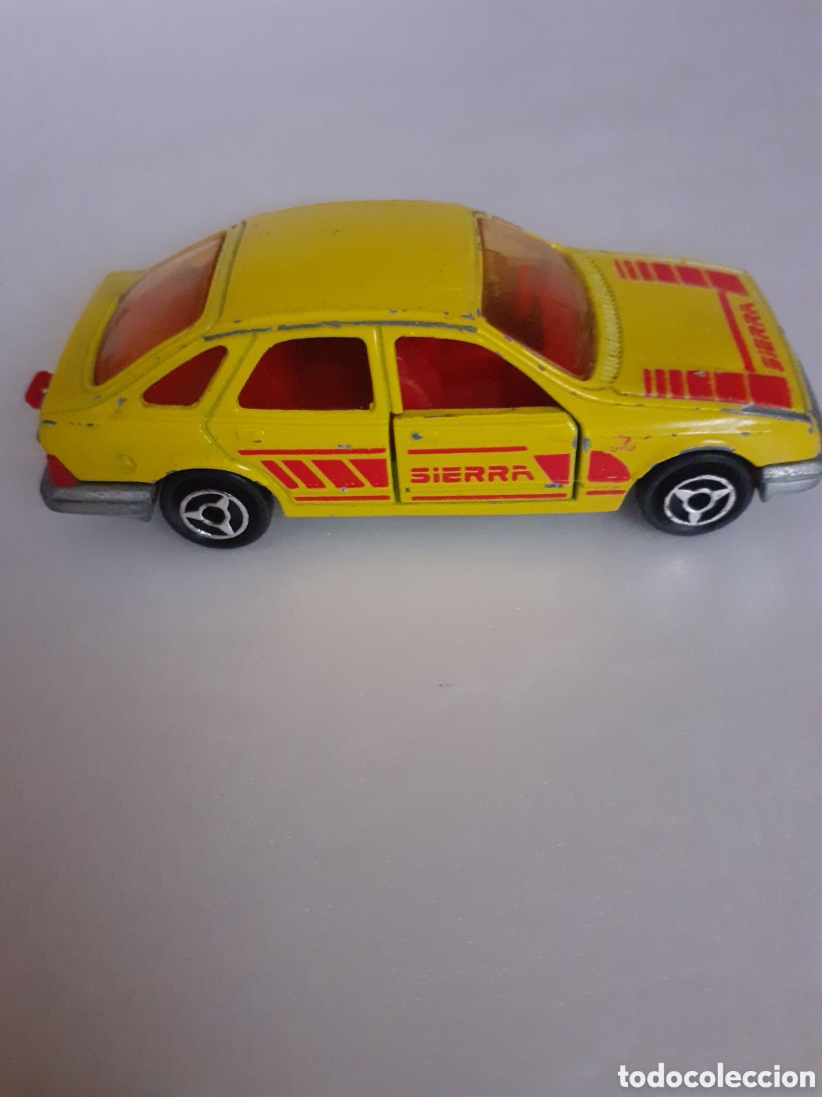 Coches a escala: MAJORETTE FORD SIERRA AMARILLO CHASIS METAL - Foto 1
