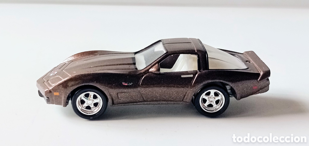 Coches a escala: CHEVY CORVETTE 1979 / JOHNNY LIGHTNING / 1/64 - Foto 5