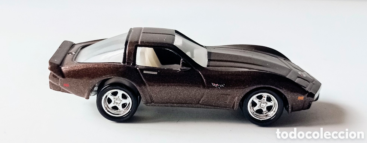 Coches a escala: CHEVY CORVETTE 1979 / JOHNNY LIGHTNING / 1/64 - Foto 6