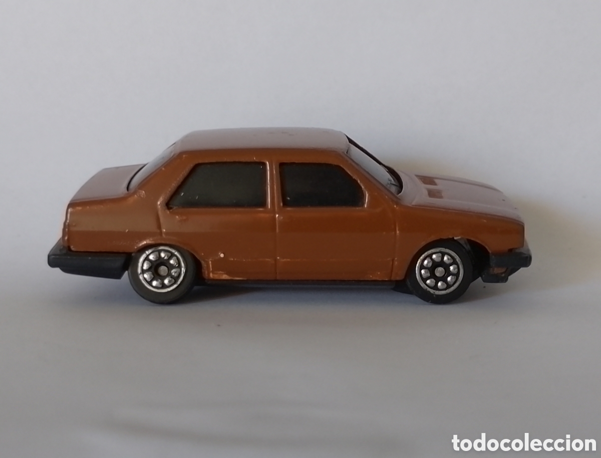 Coches a escala: Coche de juguete a escala 1:64. Metal. SEAT MALAGA. GUISVAL.