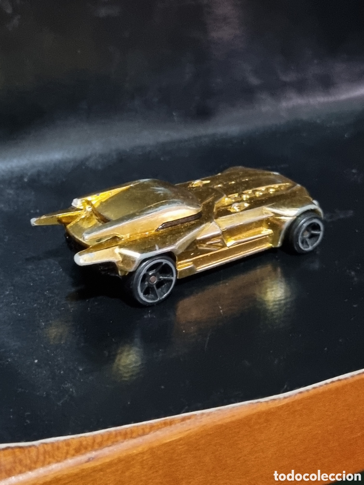 Coches a escala: BATMOBILE DORADO HOTWHEELS - Foto 2