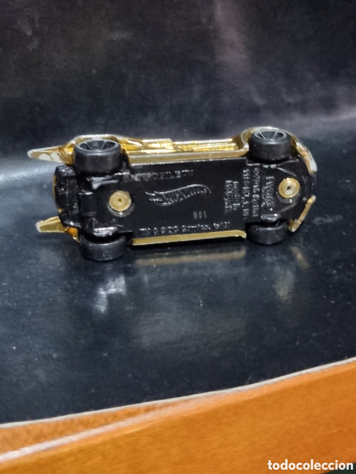 Coches a escala: BATMOBILE DORADO HOTWHEELS - Foto 3