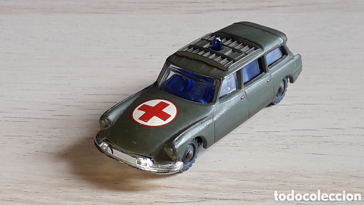 Voitures &agrave; l'&eacute;chelle: Citro&euml;n Safari Id 19 Tibur&oacute;n ambulancia militar, metal, Husky tipo Matchbox, Great Britain, a&ntilde;os 60.