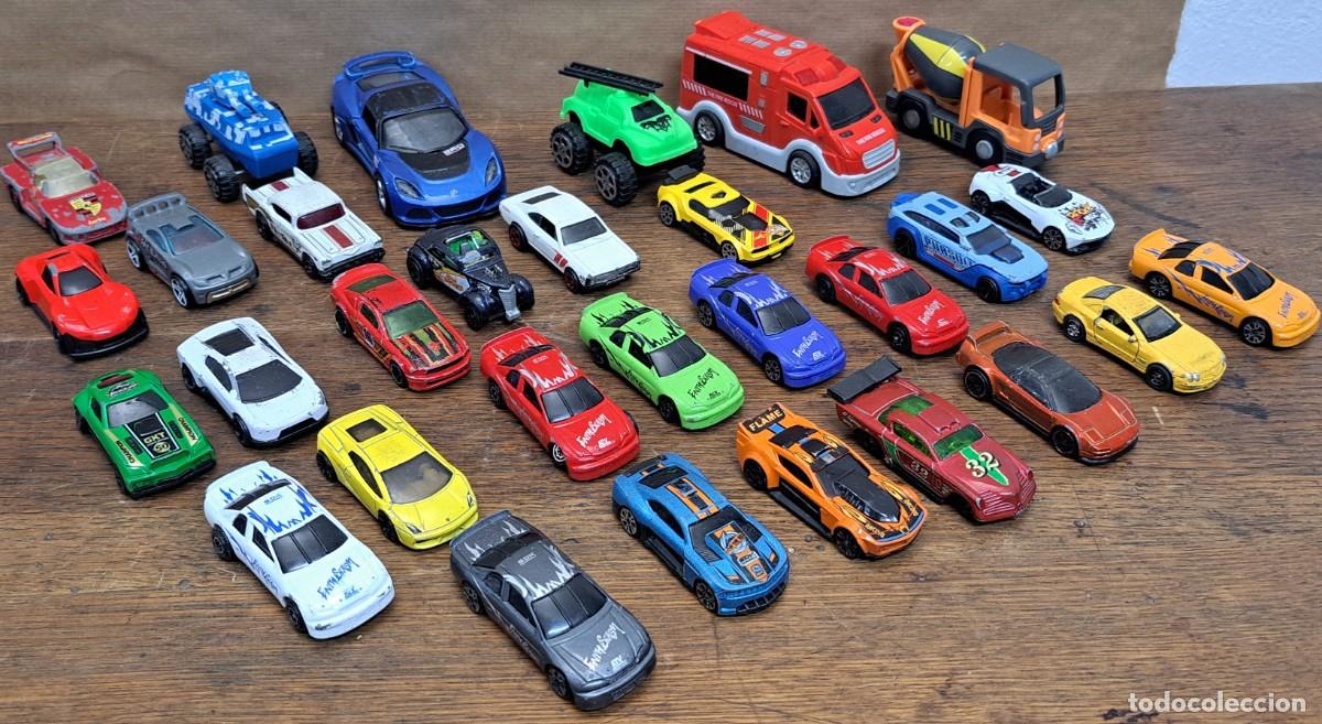 Coches a escala: 30 coches de colecci&oacute;n, metal y pl&aacute;stico - Foto 1