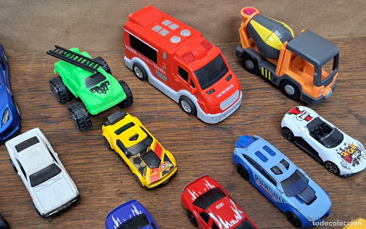 Coches a escala: 30 coches de colecci&oacute;n, metal y pl&aacute;stico - Foto 3