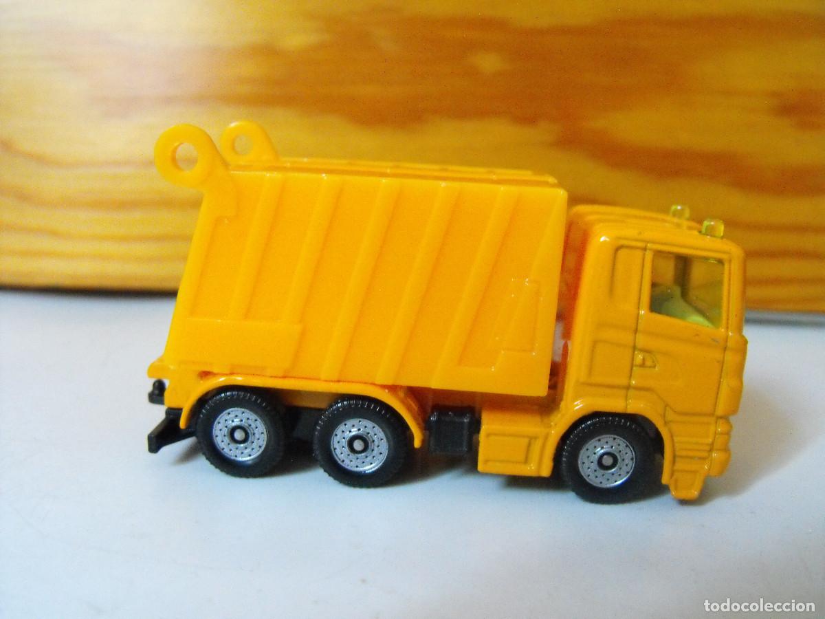 Coches a escala: Cami&oacute;n de basura. SIKU. - Foto 1