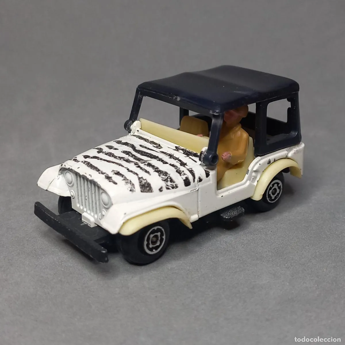 Antiguo Jeep Safari ref 41-B Serie Campeón Guisval año 1977. Versión asientos y guardabarros crema