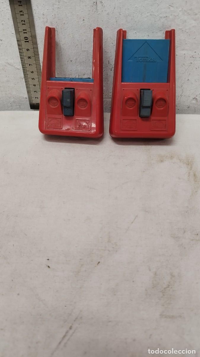 Auto in scala: 2 Antiguos juguetes,lanzador de coches de bolsillo.Marca Tonka,a repasar.