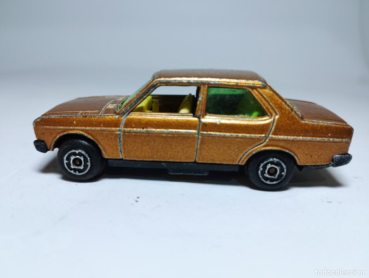 Coches a escala: SEAT 131 E DIPLOMATIC DORADO GUISVAL CAMPEON 1,64