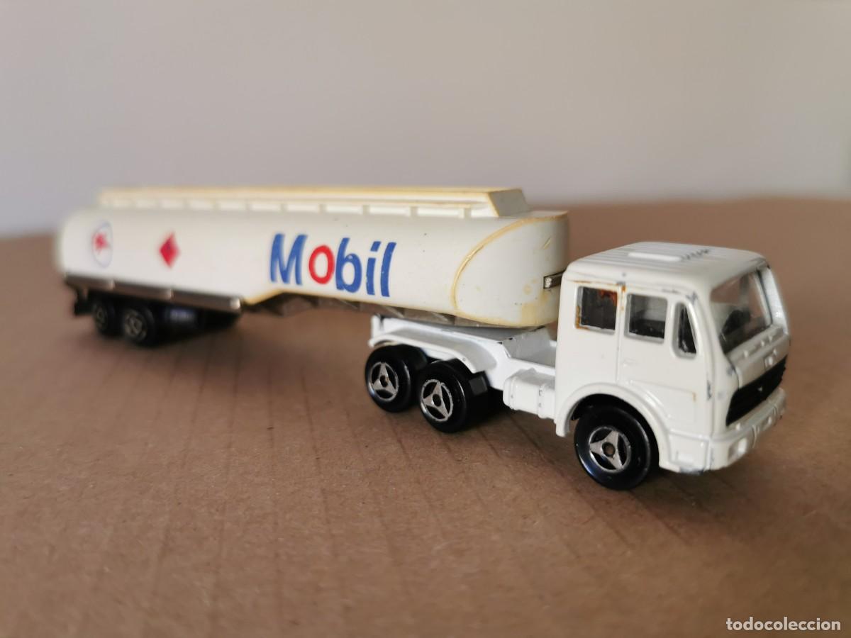 Coches a escala: Cami&oacute;n Mercedes Benz Cisterna Mobil 1/64