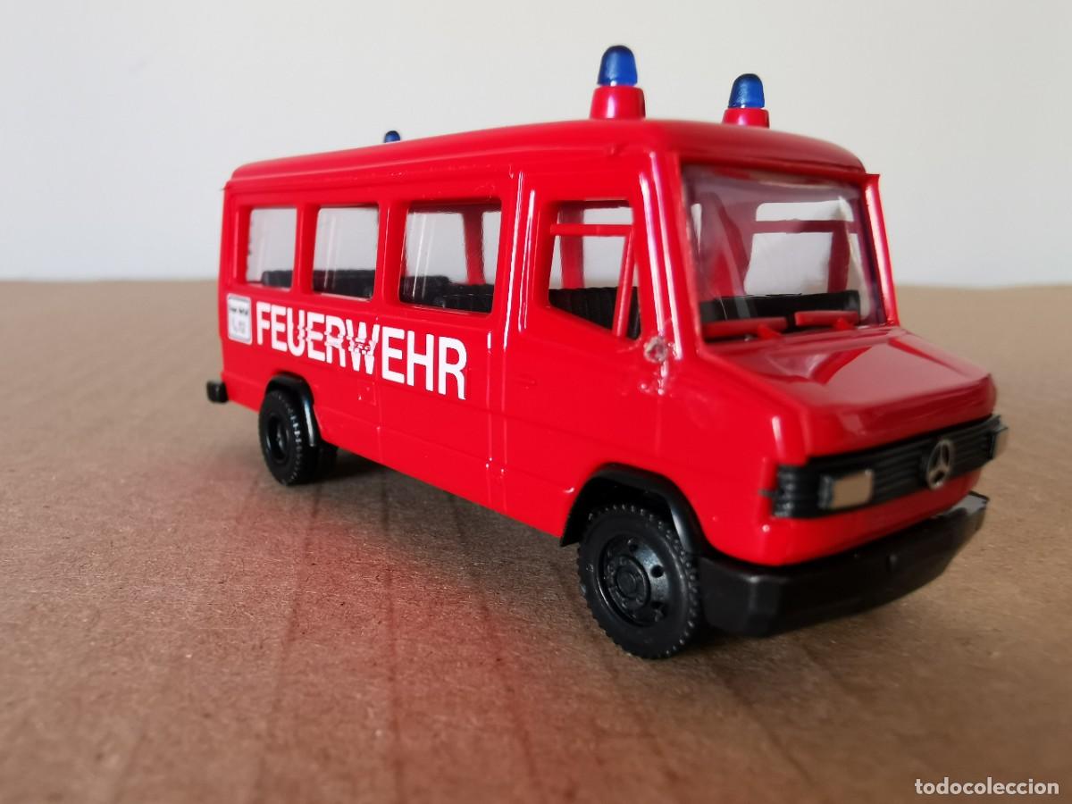 Coches a escala: Mercedes Bus &rdquo;Feuerwehr&rdquo; 1/87