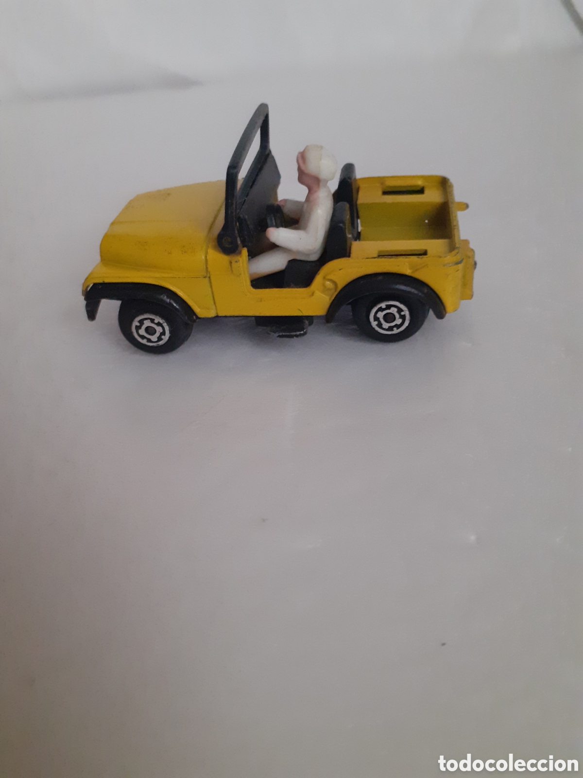 Coches a escala: GUISVAL JEEP WILLYS AMARILLO PRIMERAS SERIES - Foto 3