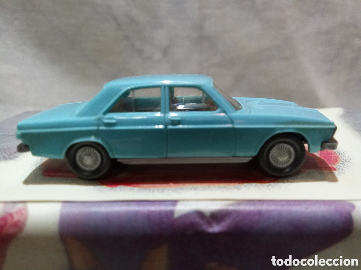 Coches a escala: AUDI 100 AZUL DE WIKING - Foto 4