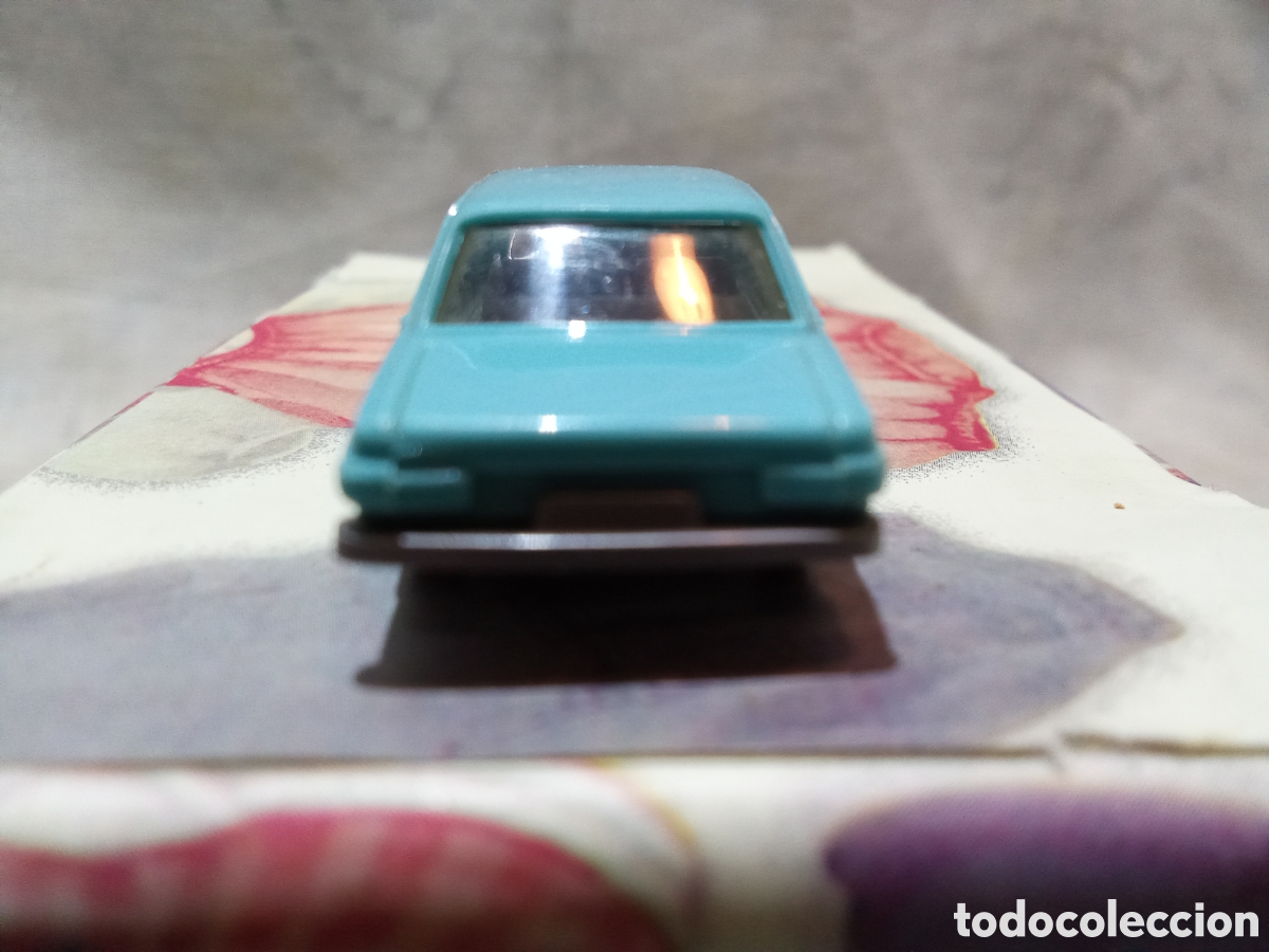Coches a escala: AUDI 100 AZUL DE WIKING - Foto 5