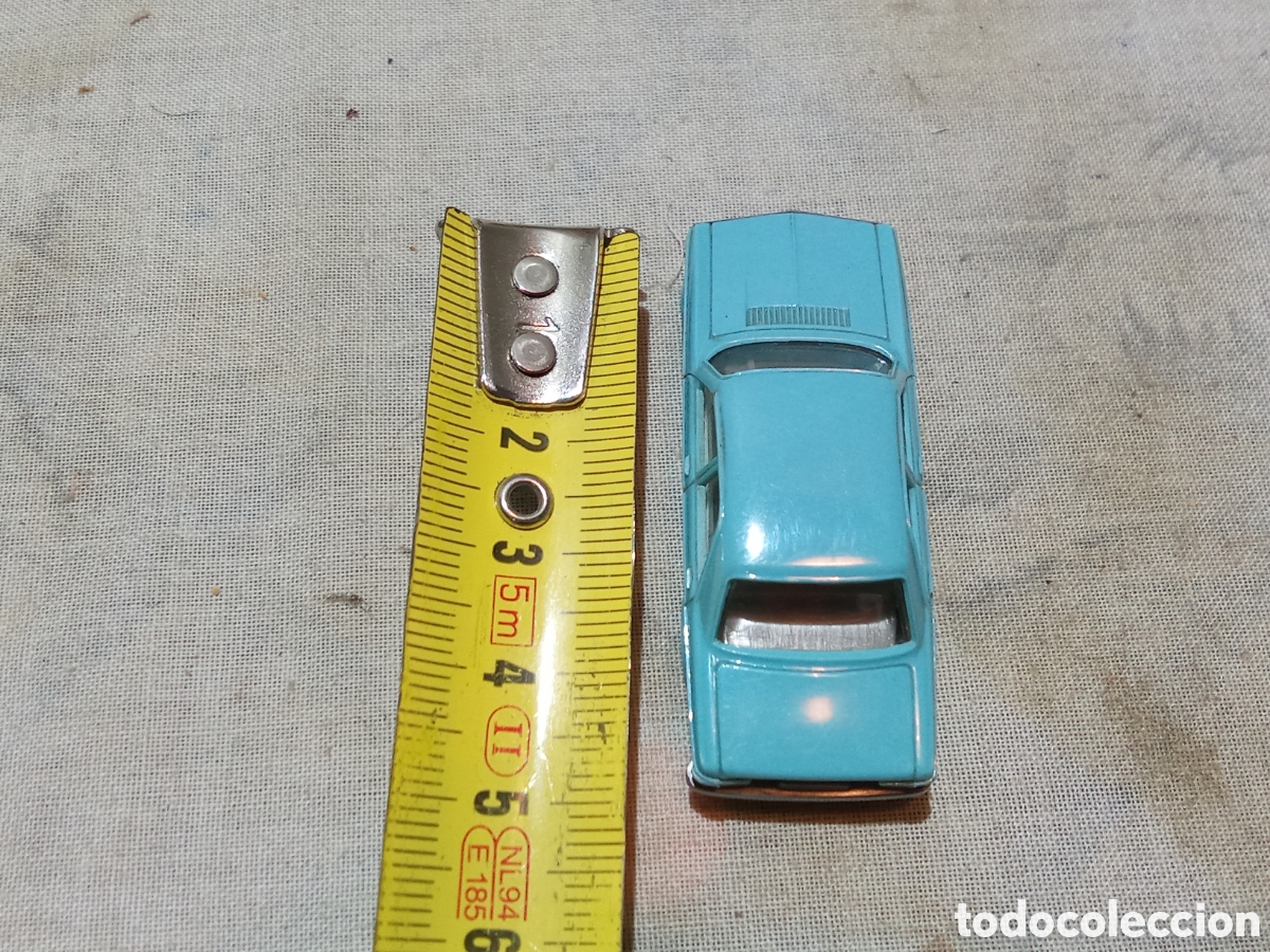 Coches a escala: AUDI 100 AZUL DE WIKING - Foto 6