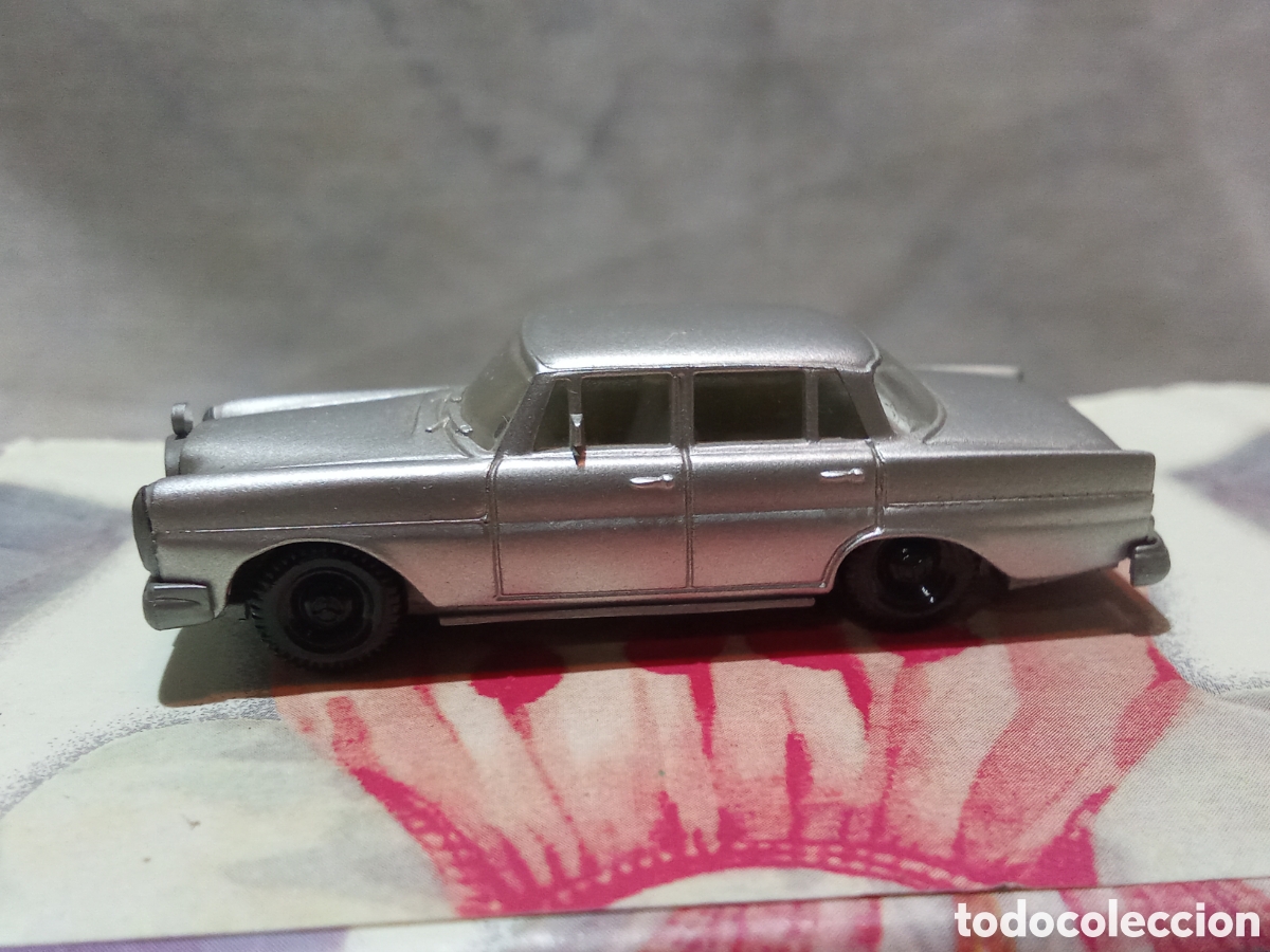 Coches a escala: MERCEDES 220 GRIS DE PREP - Foto 2