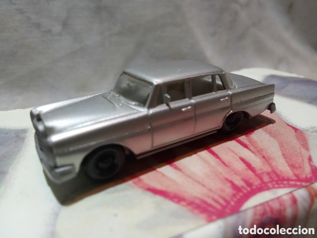 Coches a escala: MERCEDES 220 GRIS DE PREP