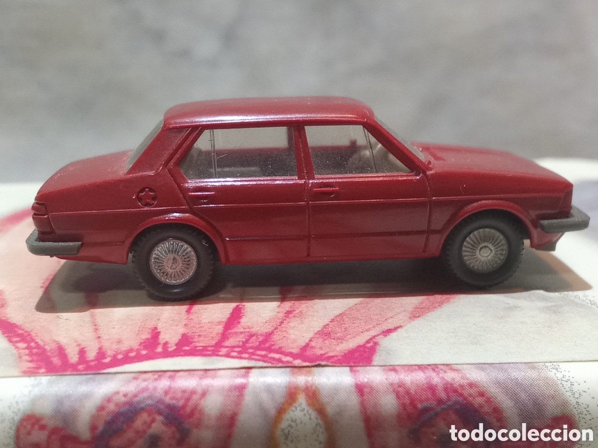 Coches a escala: VW JETTA ROJO DE WIKING - Foto 4