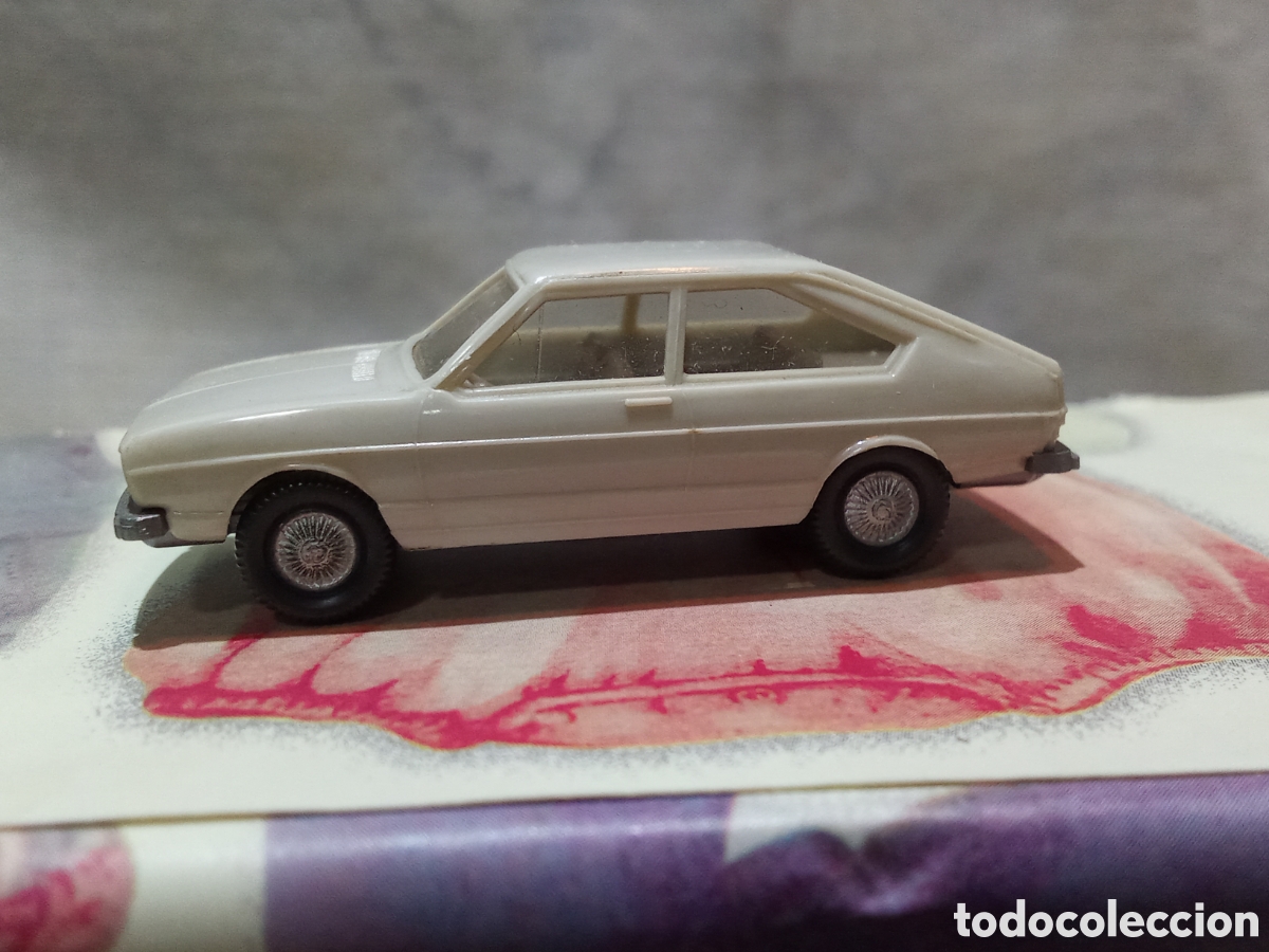 Coches a escala: VW PASSAT GRIS DE WIKING - Foto 2