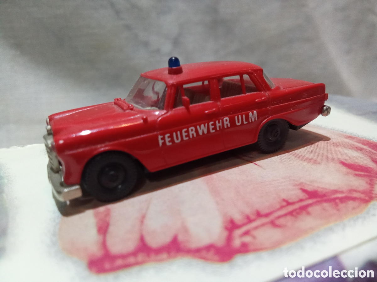 Coches a escala: MERCEDES 190 COCHE DE BOMBEROS DE BREKINA