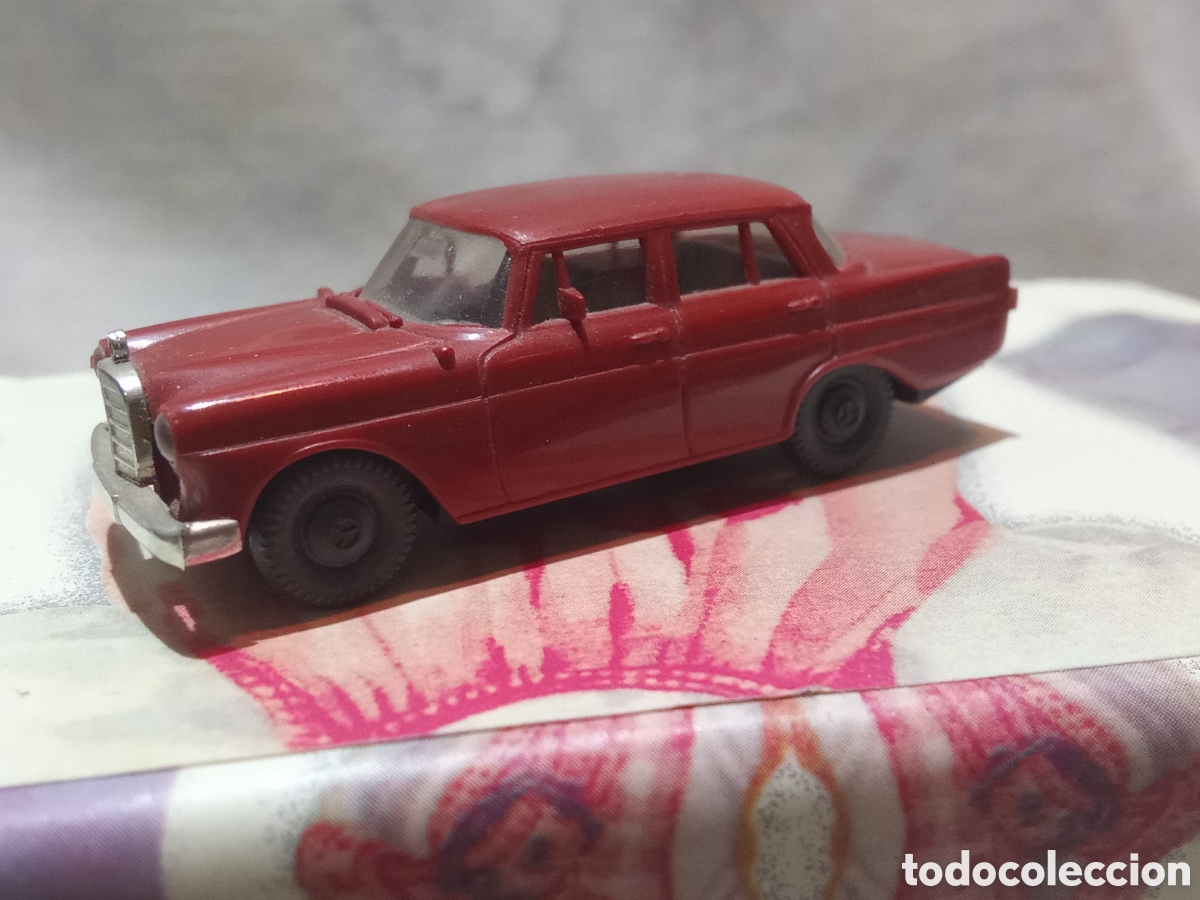 Coches a escala: MERCEDES 190 ROJO DE BREKINA
