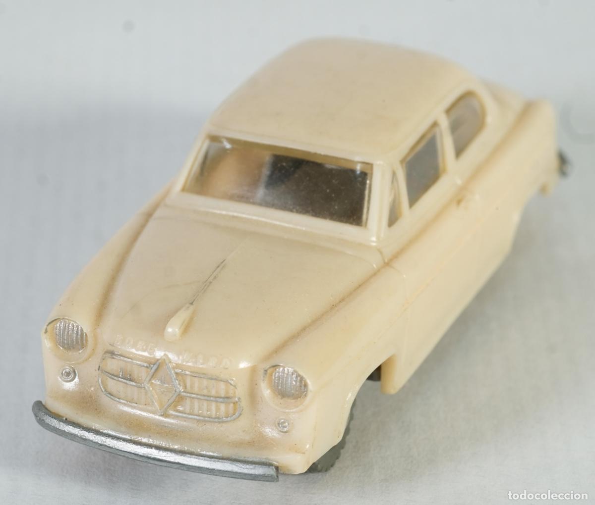 Coches a escala: Coche de pl&aacute;stico Borgward Hansa 1500 marca Siku - Foto 2