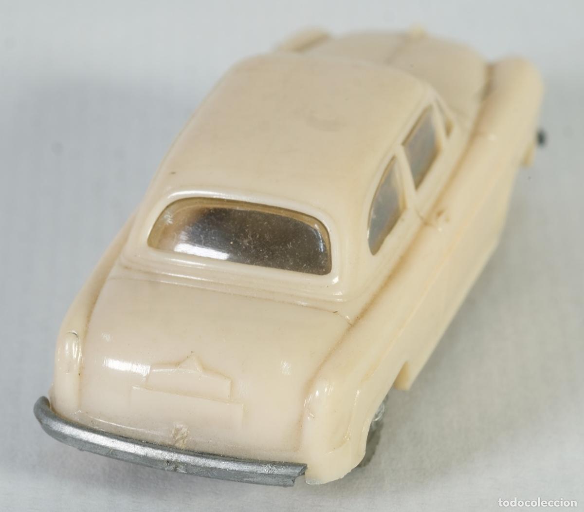 Coches a escala: Coche de pl&aacute;stico Borgward Hansa 1500 marca Siku - Foto 4