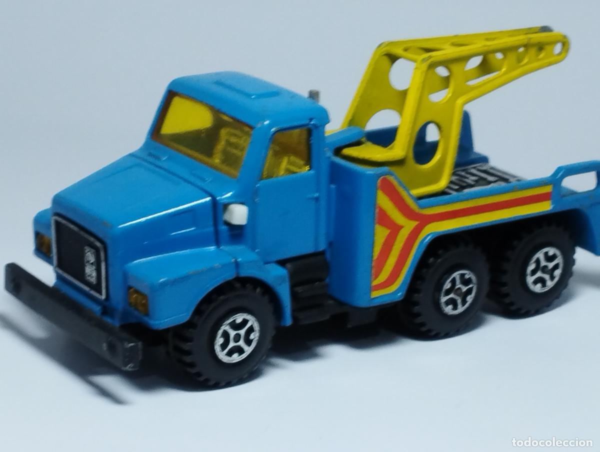 Coches a escala: CAMION GRUA VOLVO NL DE GUISVAL ESCORPION 1,37