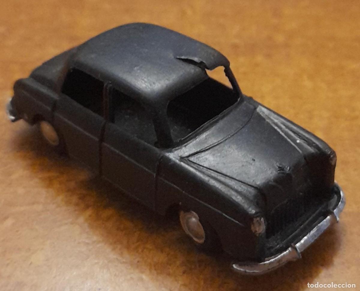 Carros em escala: PEQUE&Ntilde;O COCHE DE PL&Aacute;STICO DURO, CON PEQUE&Ntilde;A ROTURA