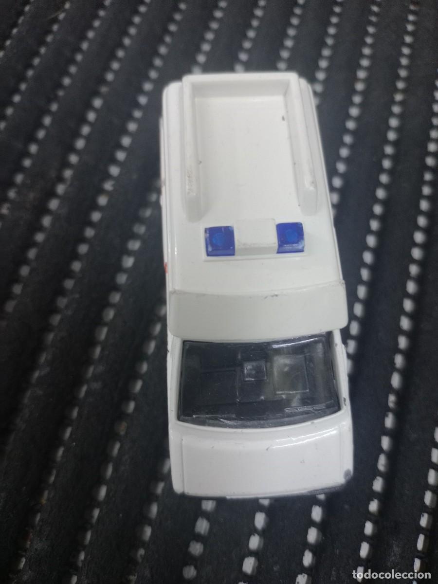 Coches a escala: Ambulancia Guisval - Coche a escala
