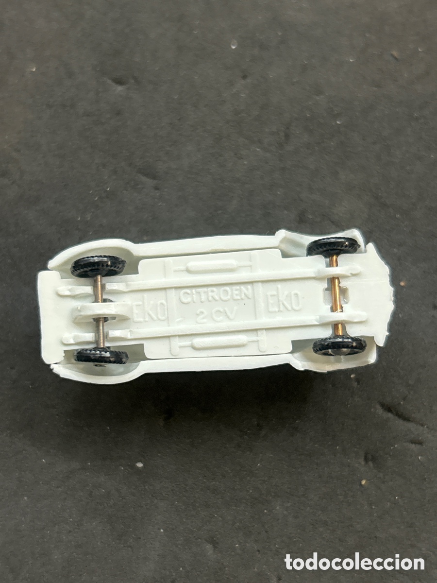 Coches a escala: EKO Renault 2cv Blanco 1:86 - Foto 3