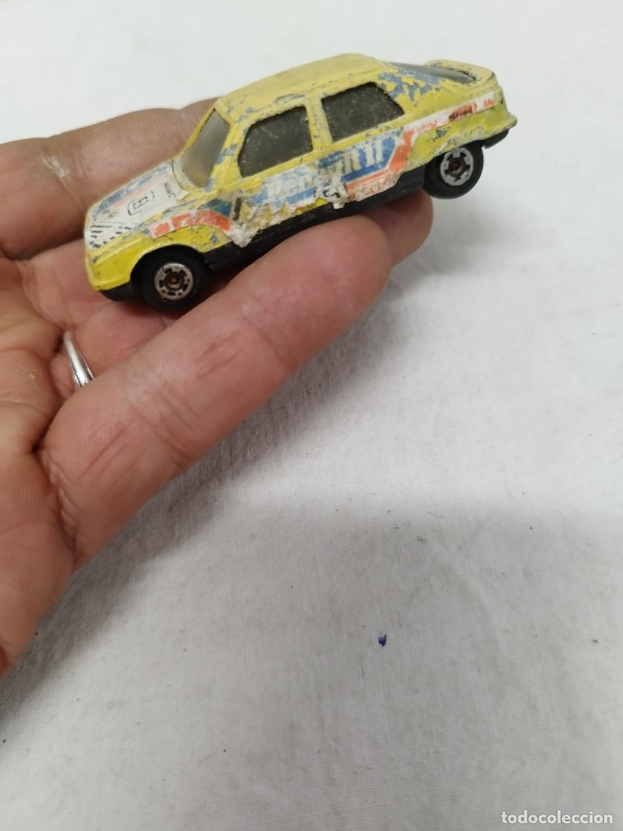 Coches a escala: Antiguo coche de juguete Renault 11 rally 8. Mira las miniaturas .