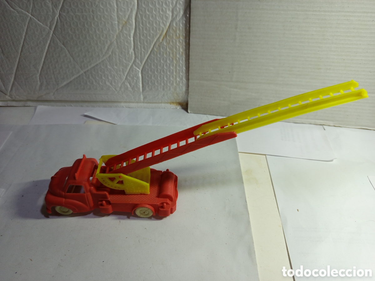 Coches a escala: Cami&oacute;n de bomberos de pl&aacute;stico - Foto 2