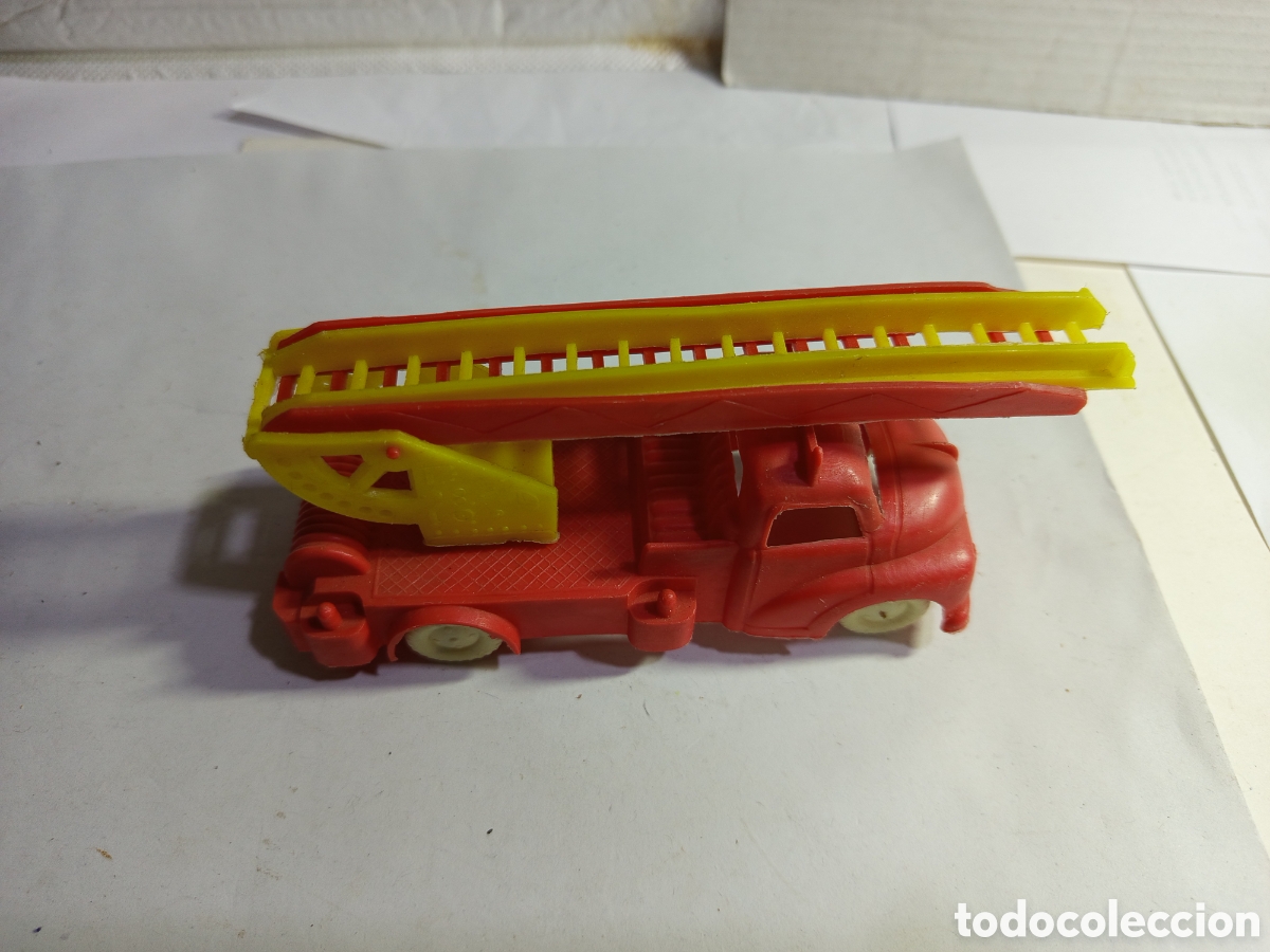 Coches a escala: Cami&oacute;n de bomberos de pl&aacute;stico - Foto 3