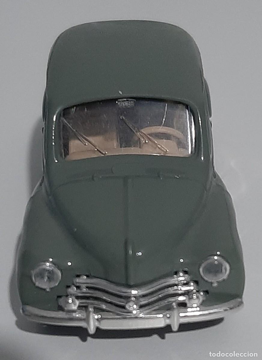 Coches a escala: Renault 4 cv s&oacute;lido 1:43 sin caja. - Foto 1