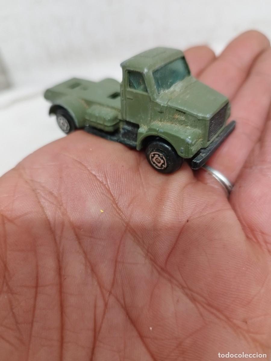 Coches a escala: Antiguo cami&oacute;n de juguete met&aacute;lico,militar. Guisval volvo