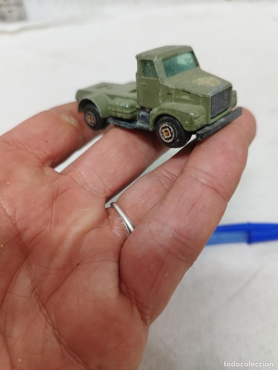 Coches a escala: Antiguo cami&oacute;n de juguete met&aacute;lico,militar. Guisval volvo
