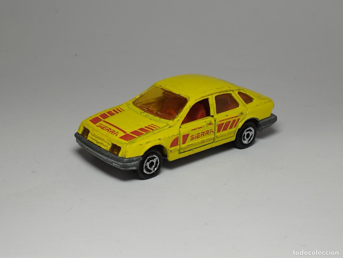Coches a escala: ANTIGUO FORD SIERRA MAJORETTE 1,64