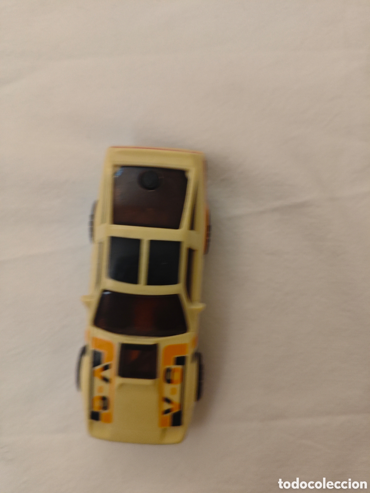 Coches a escala: Coche autopropulsado con conexi&oacute;n parte trasera playskool