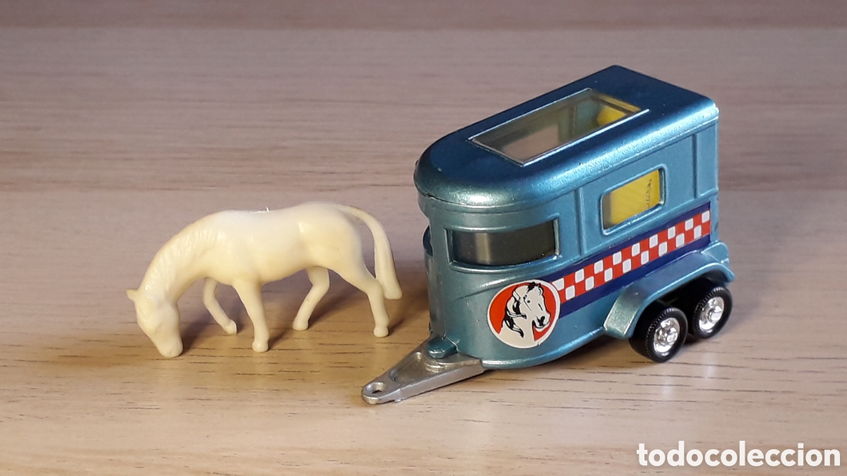 Modellautos: Remolque con caballo ponny trailer, metal esc. 1/64, Mira Spain Matchbox copy, original a&ntilde;os 70-80.